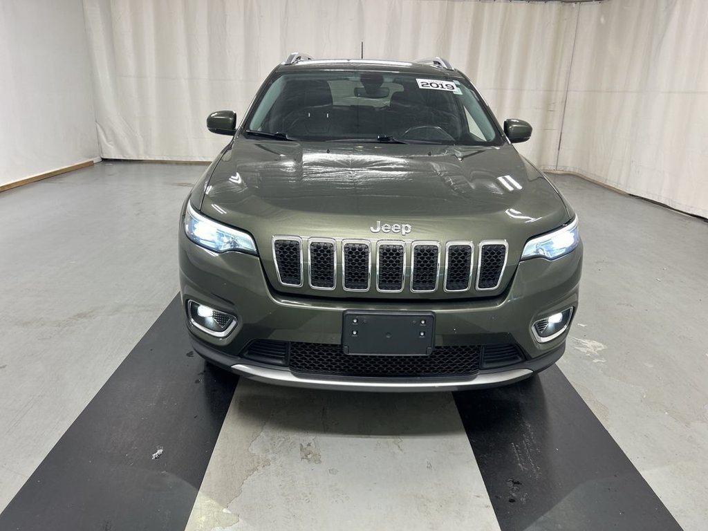 Used 2019 Jeep Cherokee Limited AWD/4WD image 3