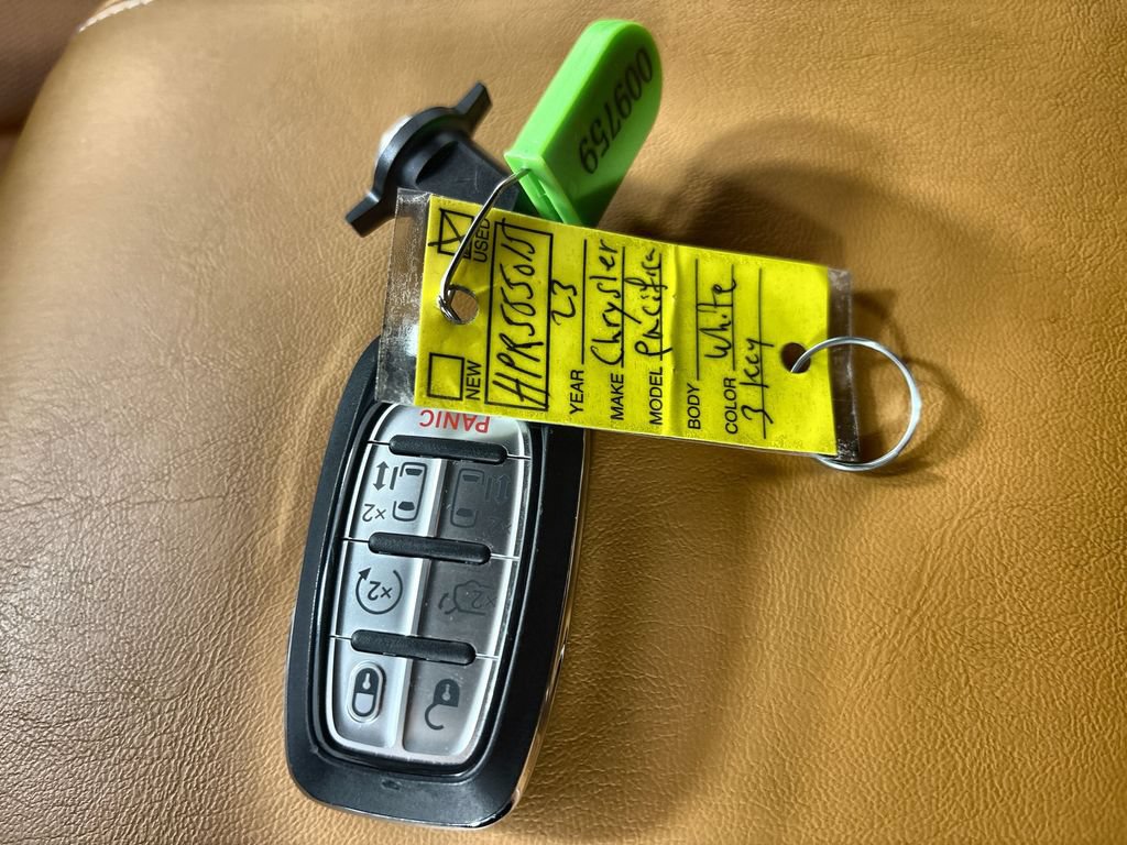 Used 2023 Chrysler Pacifica Pinnacle AWD/4WD image 28