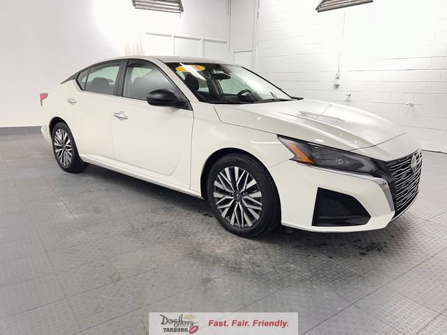 Used 2025 Nissan Altima 2.5 SV FWD image 3