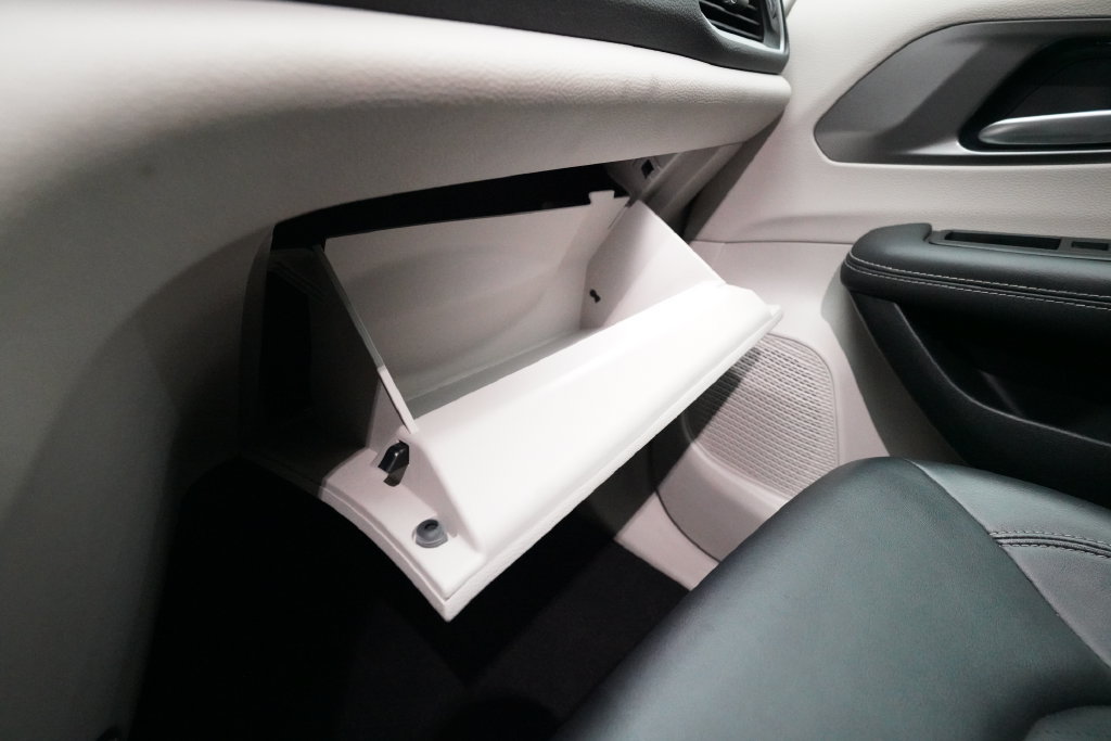 Used 2024 Chrysler Pacifica Limited FWD image 29