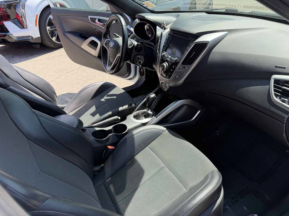 Used 2016 Hyundai Veloster w/ Option Group 02 FWD image 17