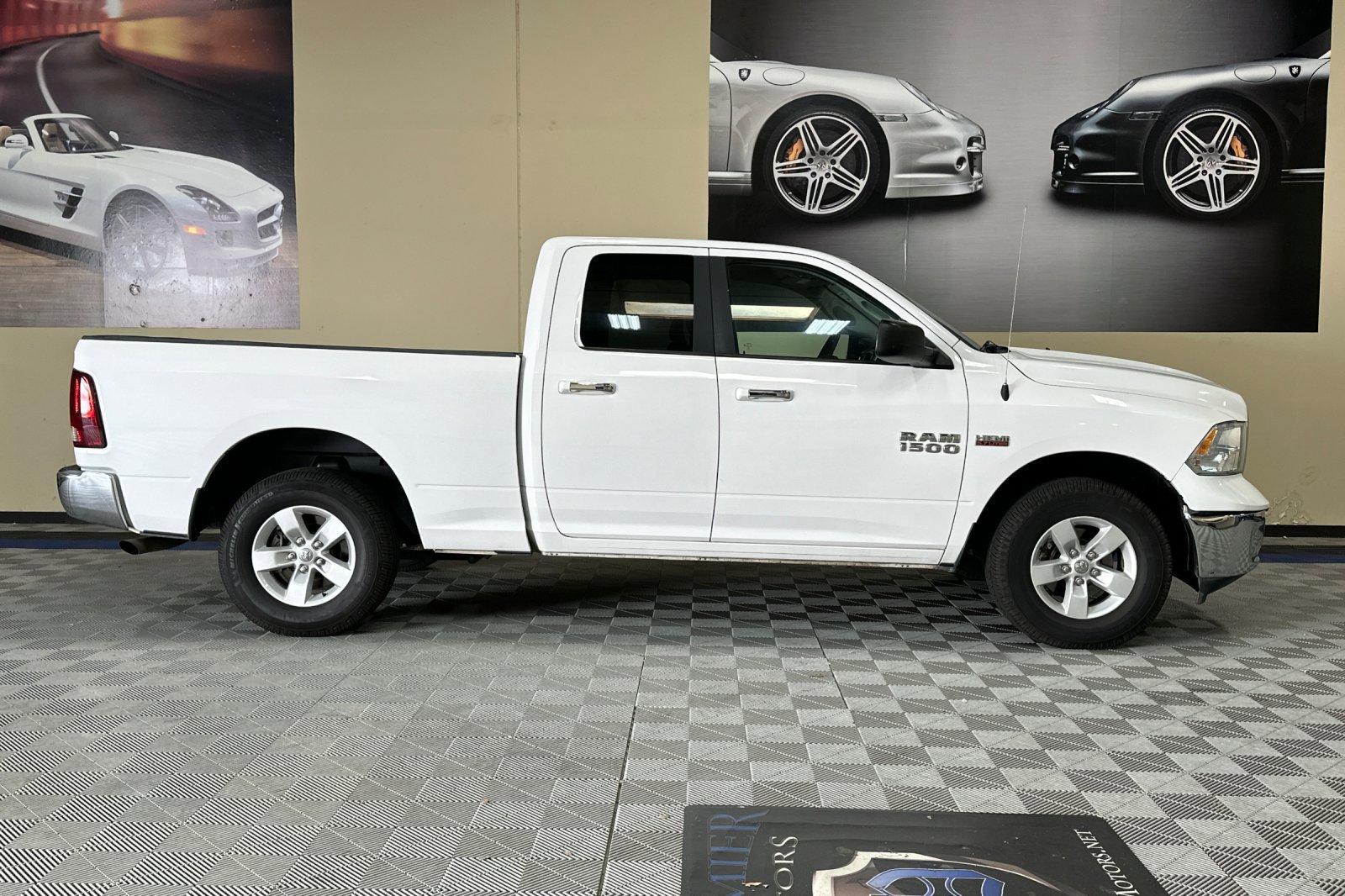 Used 2017 RAM 1500 Classic SLT image 3