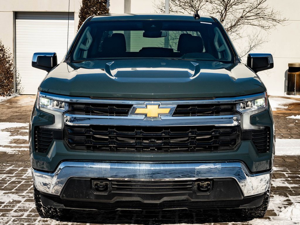 Used 2025 Chevrolet Silverado 1500 LT image 2