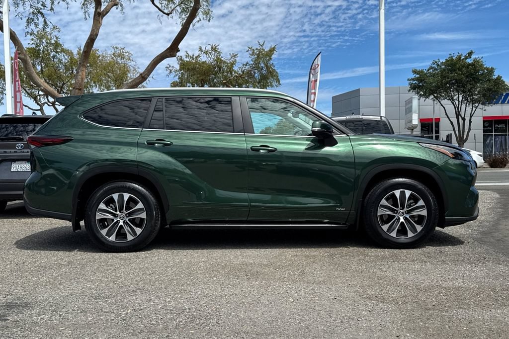 Certified 2025 Toyota Highlander XLE AWD/4WD video 2