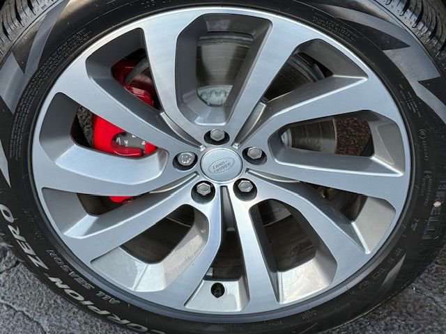 New 2025 Land Rover Discovery Sport S image 10