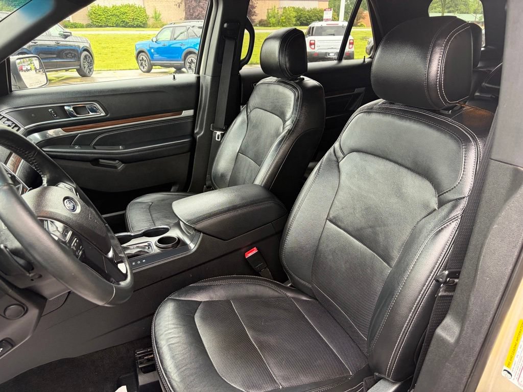 Used 2017 Ford Explorer Limited FWD image 3
