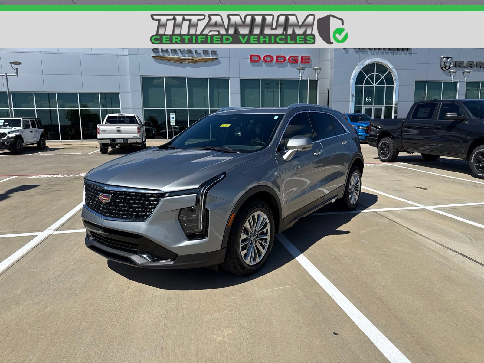 Used 2025 Cadillac XT4 Premium Luxury w/ Cold Weather Package FWD image 1