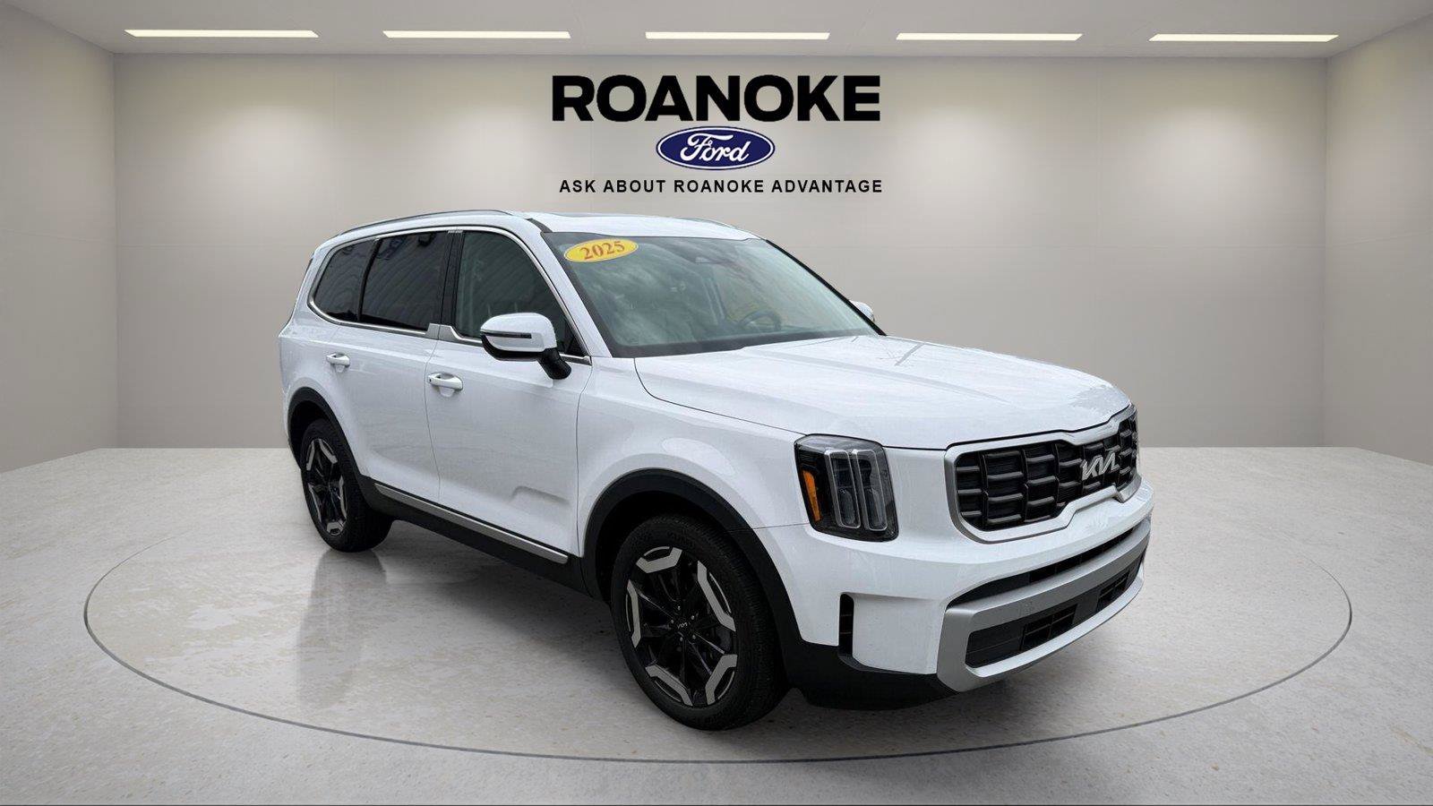 Used 2025 Kia Telluride S FWD image 9