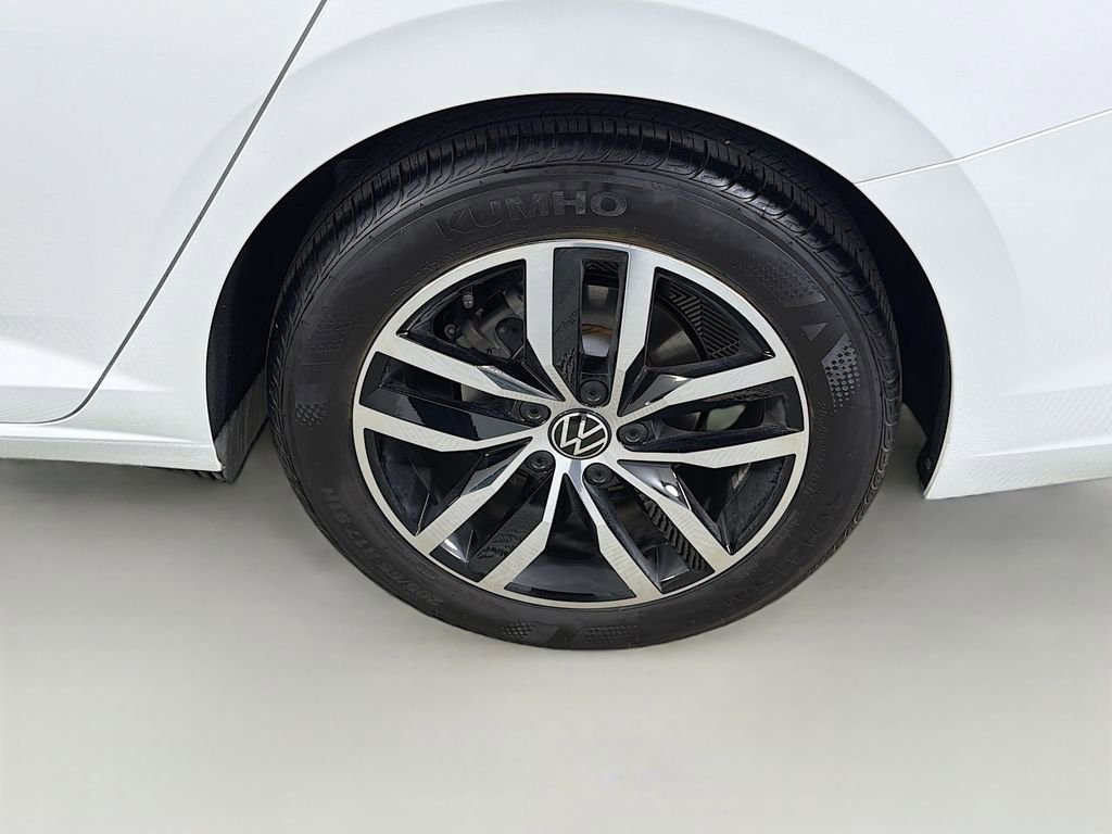 Used 2025 Volkswagen Jetta SE image 29