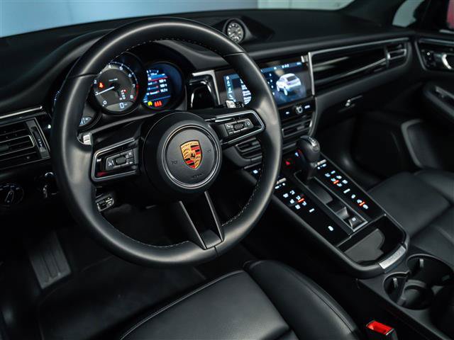 Certified 2026 Porsche Macan AWD/4WD image 4