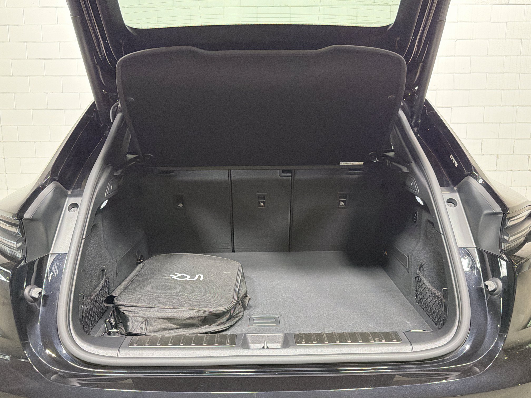 Certified 2026 Porsche Macan Electric RWD image 13
