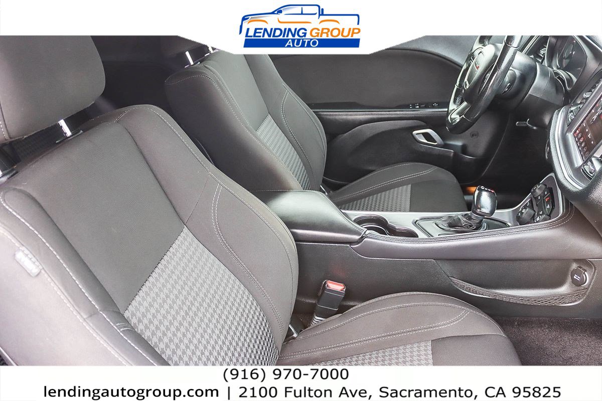 Used 2018 Dodge Challenger SXT w/ Blacktop Package image 15
