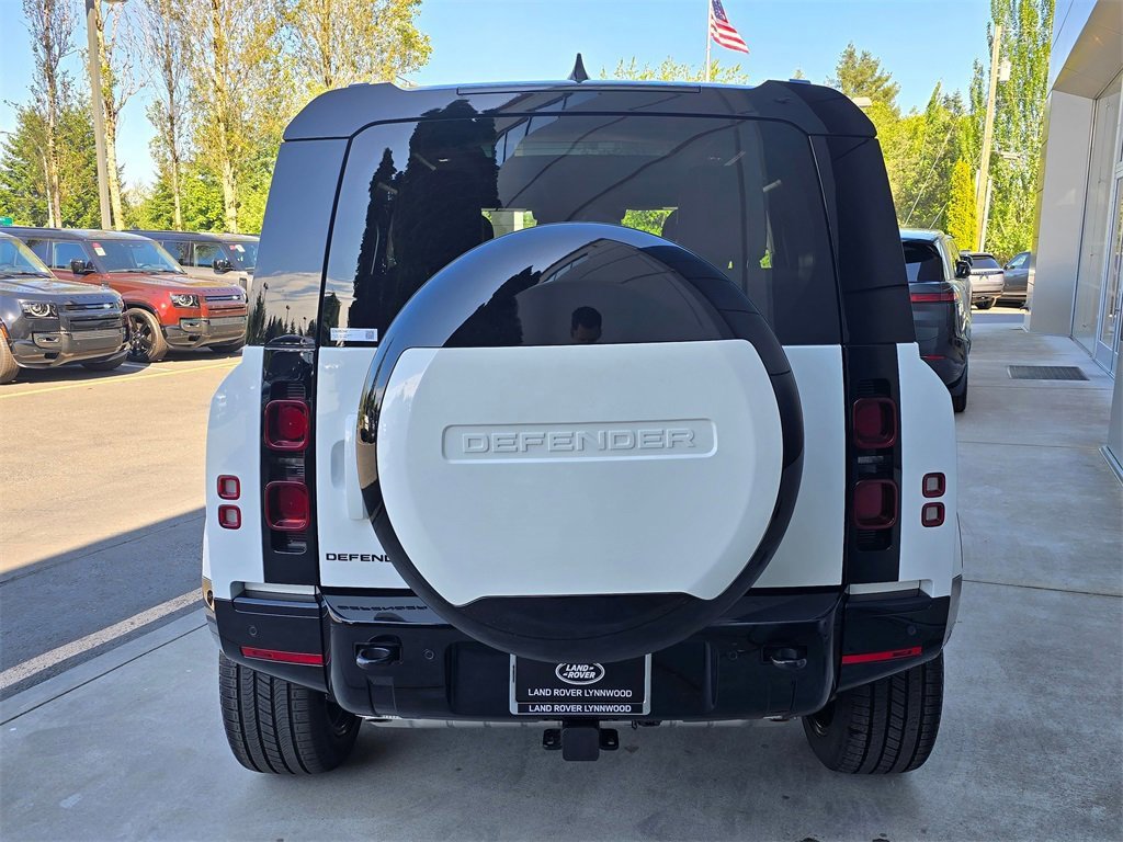 New 2025 Land Rover Defender 90 X-Dynamic SE image 6
