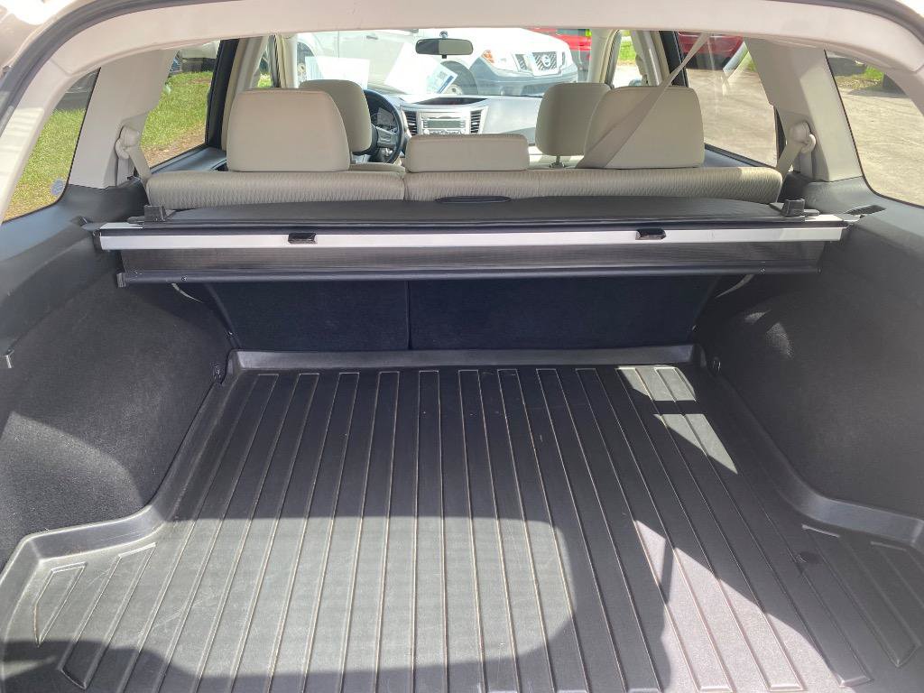Used 2010 Subaru Outback 2.5i Premium AWD/4WD image 18
