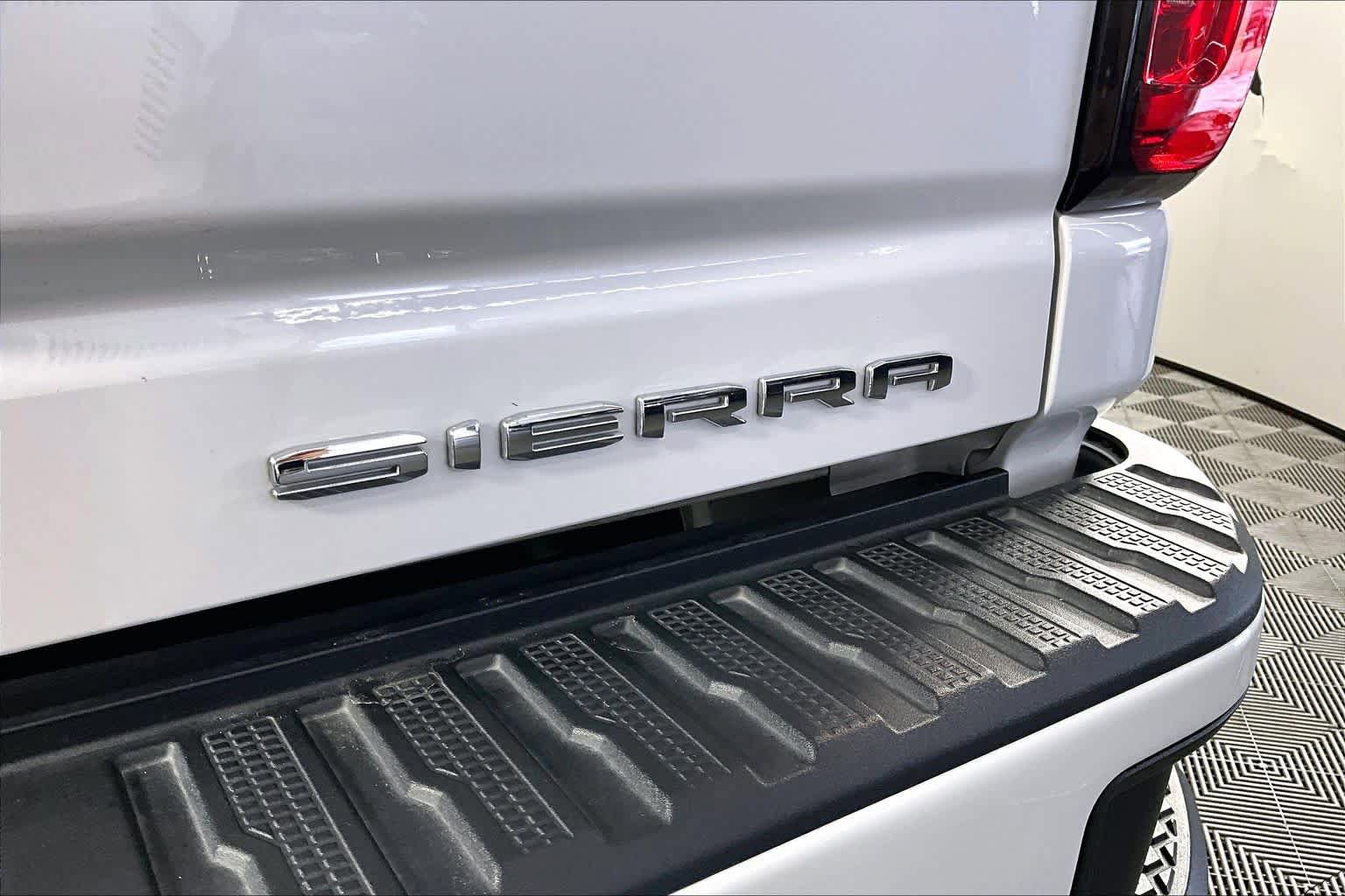 Certified 2022 GMC Sierra 2500 Denali w/ Denali Ultimate Package AWD/4WD image 30
