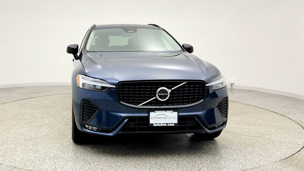 Used 2025 Volvo XC60 B5 Plus AWD/4WD image 2