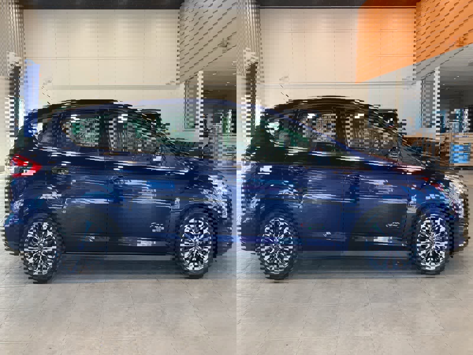 Used 2017 Ford C-MAX Energi Titanium w/ Equipment Group 501A image 4