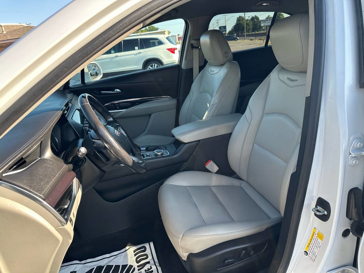 Used 2020 Cadillac XT4 Luxury w/ Cold Weather Package image 14