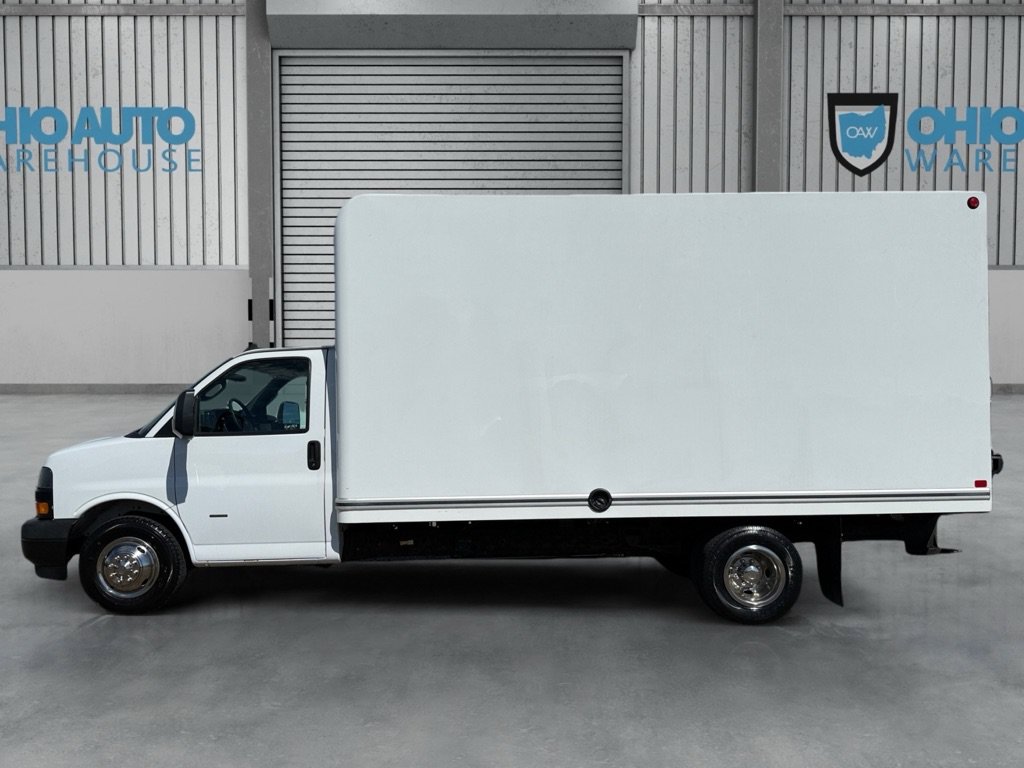Used 2019 Chevrolet Express 3500 Extended w/ Driver Convenience Package RWD image 3