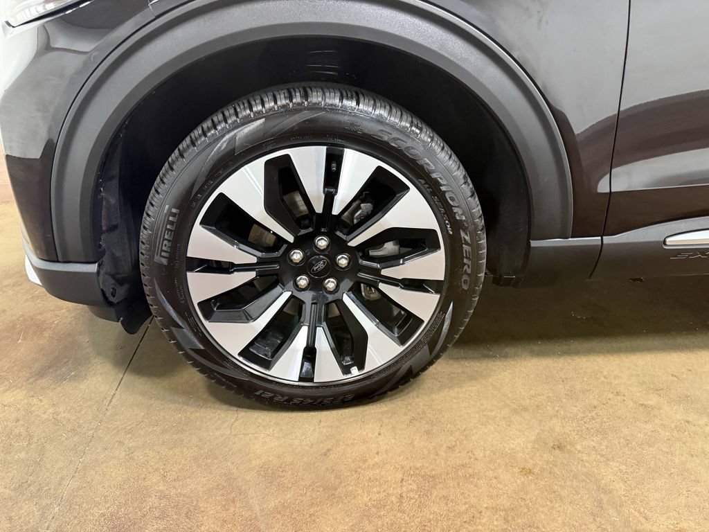 Used 2025 Ford Explorer Platinum w/ LUX Leather Package AWD/4WD image 88