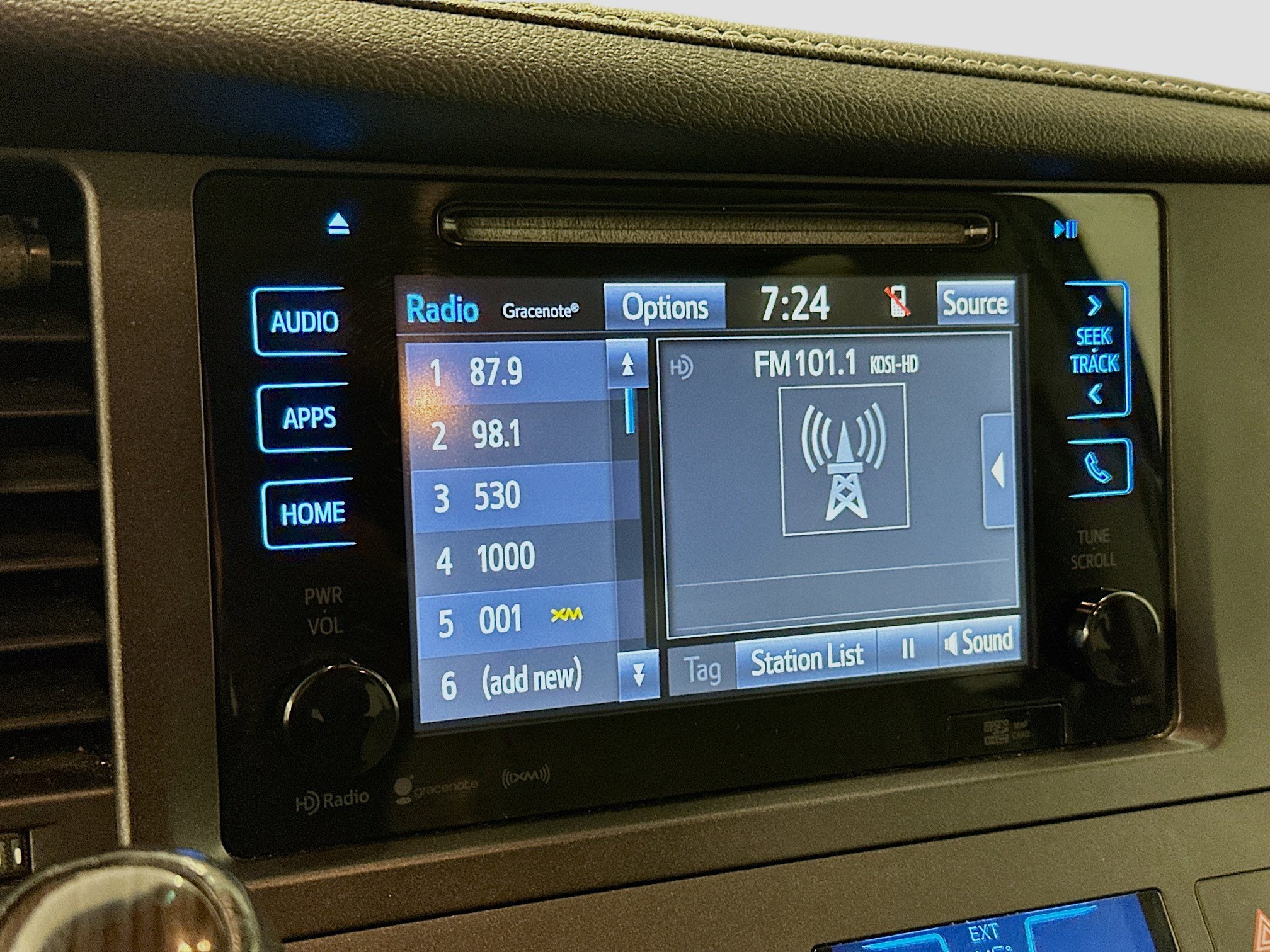 Used 2017 Toyota Sienna XLE w/ XLE Navigation Package FWD image 21