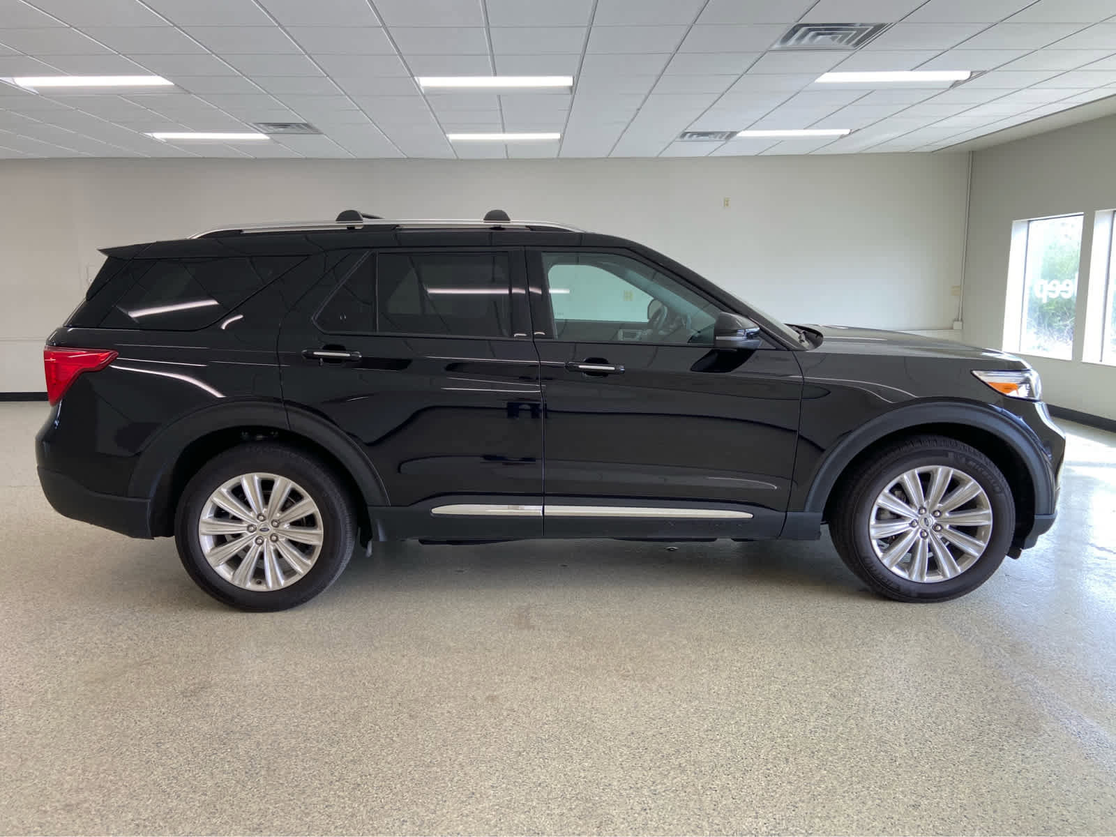 Used 2023 Ford Explorer Limited w/ Limited Technology Package AWD/4WD image 7