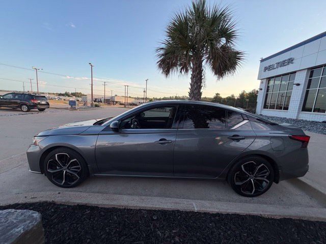 Used 2024 Nissan Altima 2.5 SR w/ SR Premium Package FWD image 5