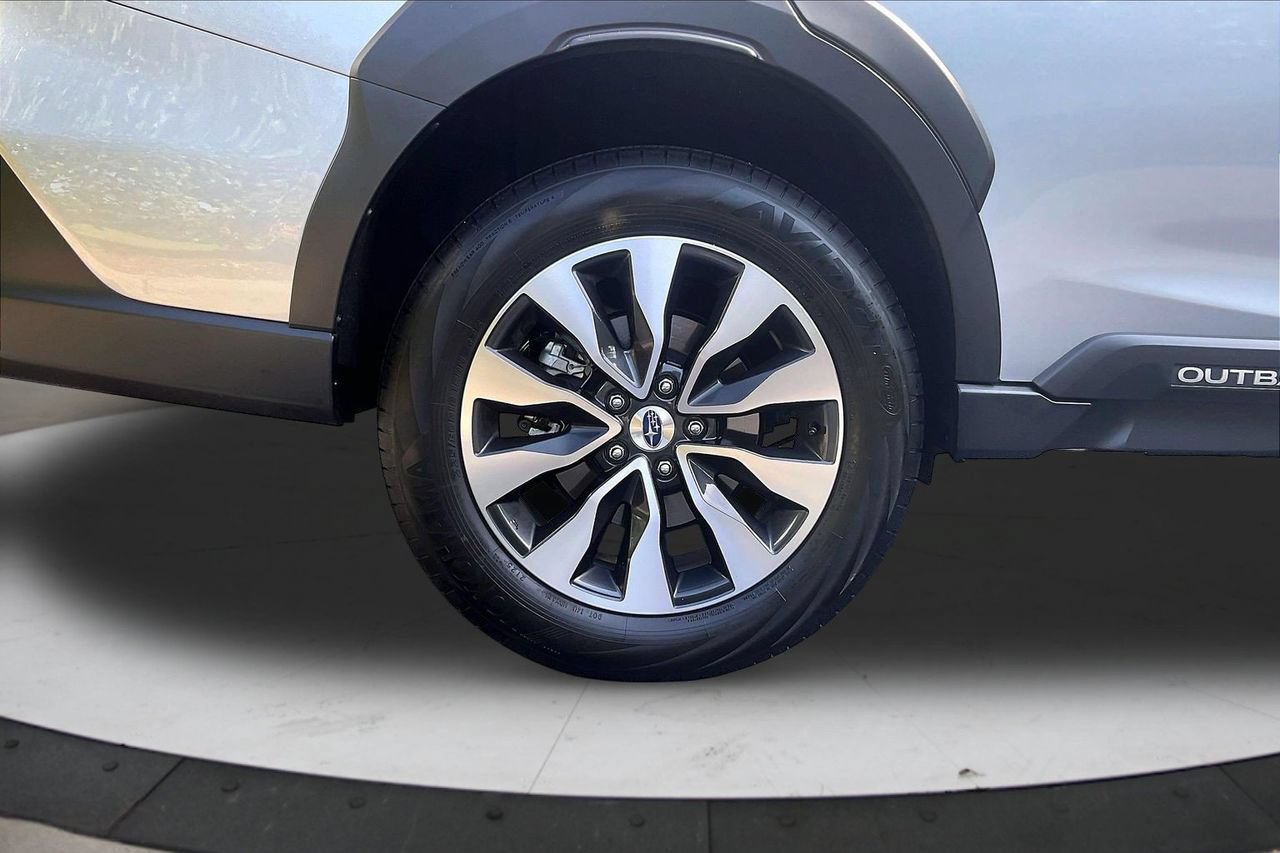 Used 2025 Subaru Outback Limited AWD/4WD image 38