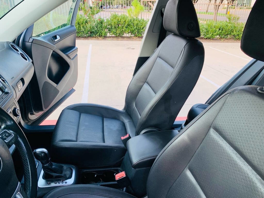 Used 2012 Volkswagen Tiguan SE FWD image 17