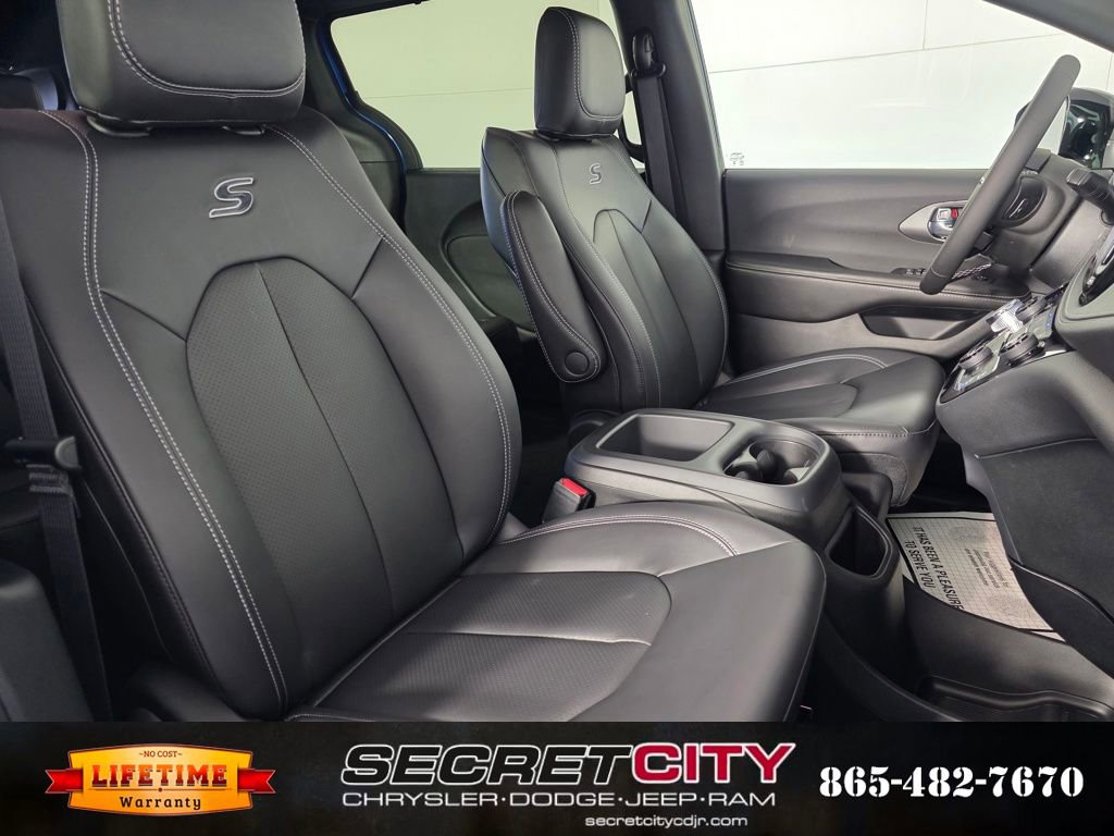New 2026 Chrysler Pacifica Select w/ S Appearance Package image 32