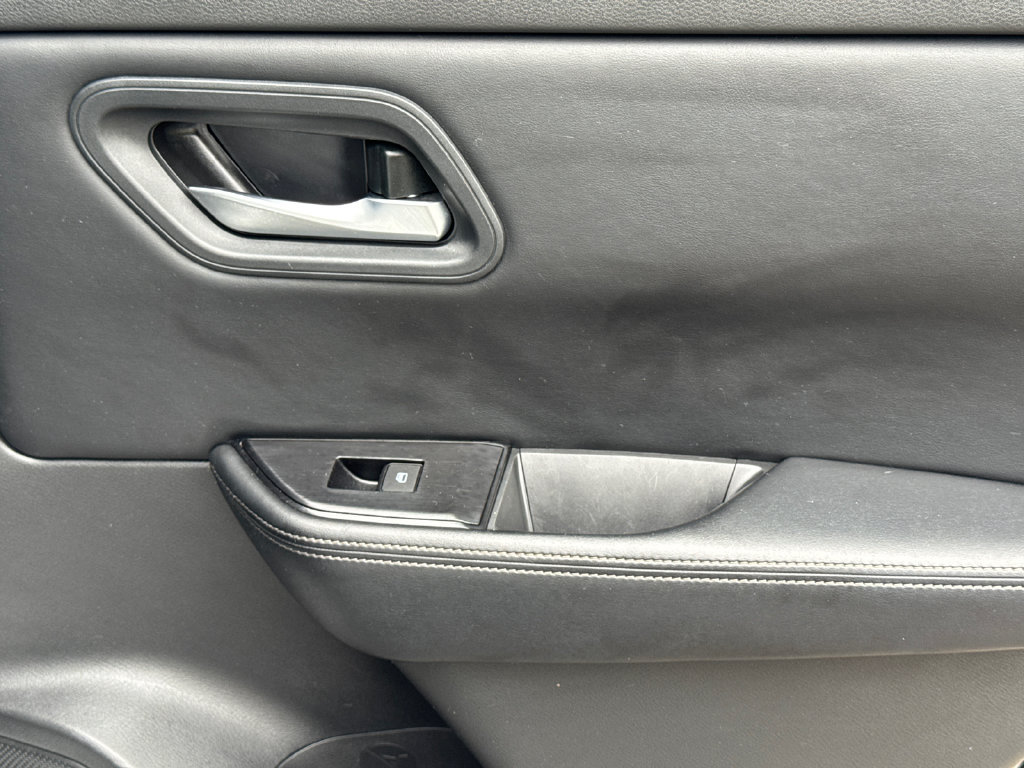 Certified 2025 Nissan Rogue SV AWD/4WD image 19
