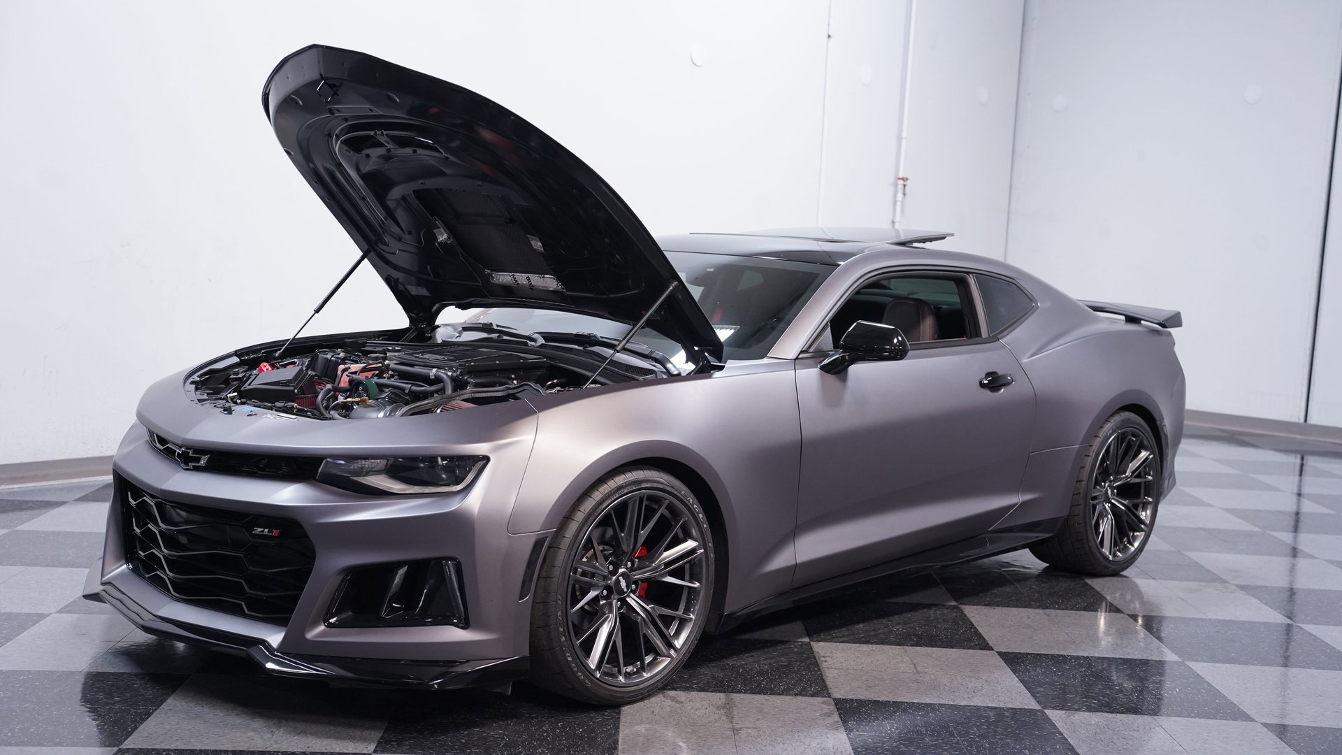 Used 2018 Chevrolet Camaro ZL1 RWD image 26