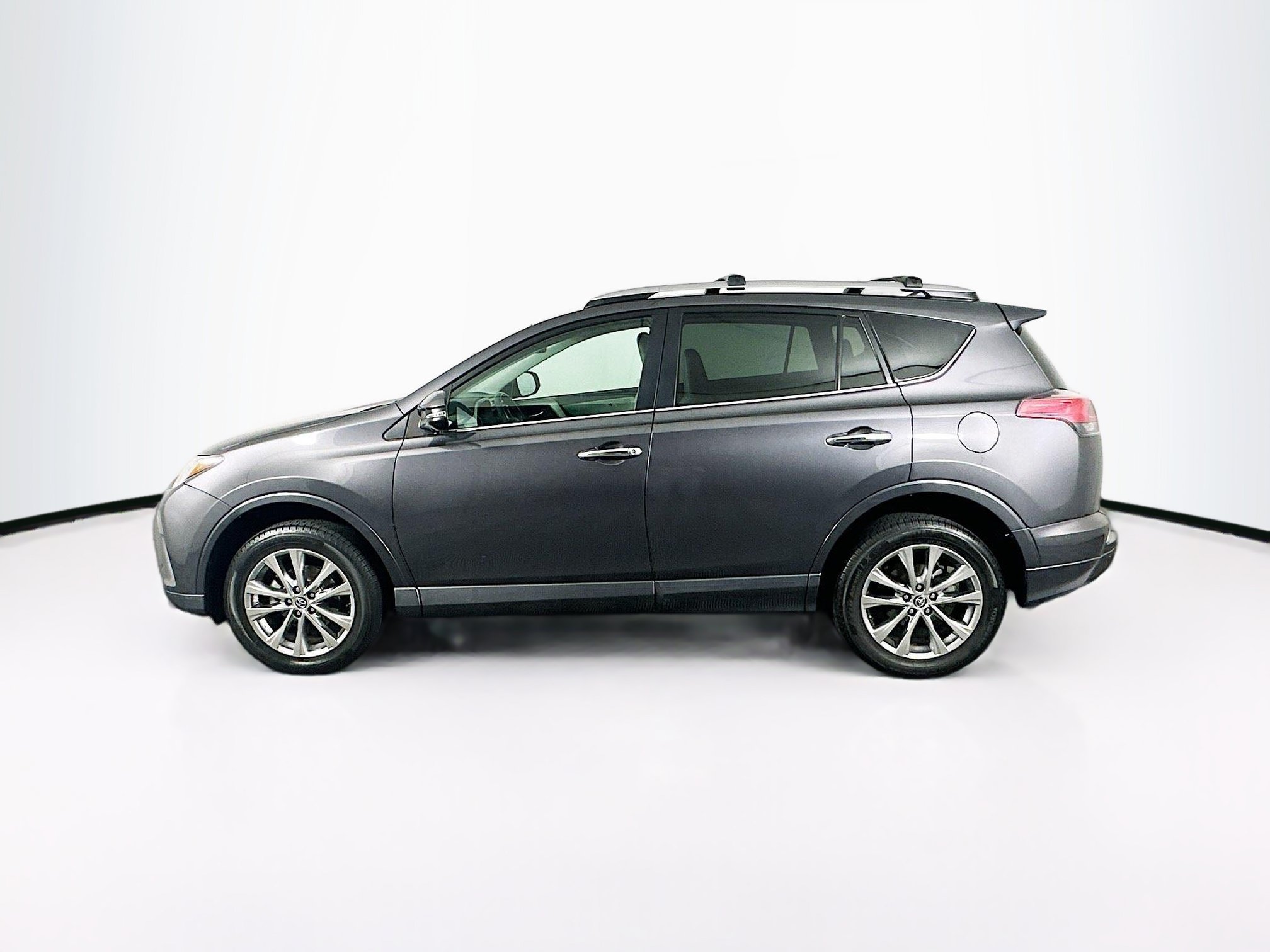Used 2017 Toyota RAV4 Platinum w/ Cargo Management Package FWD image 4