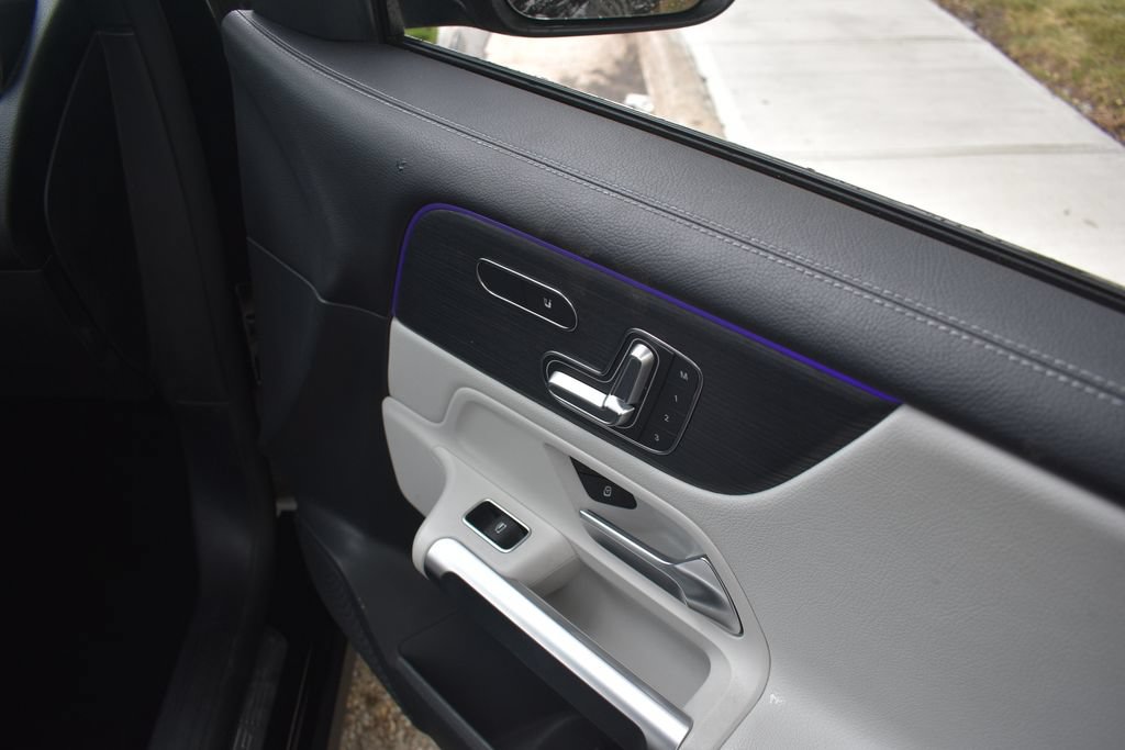 Used 2022 Mercedes-Benz GLB 35 AMG 4MATIC image 21