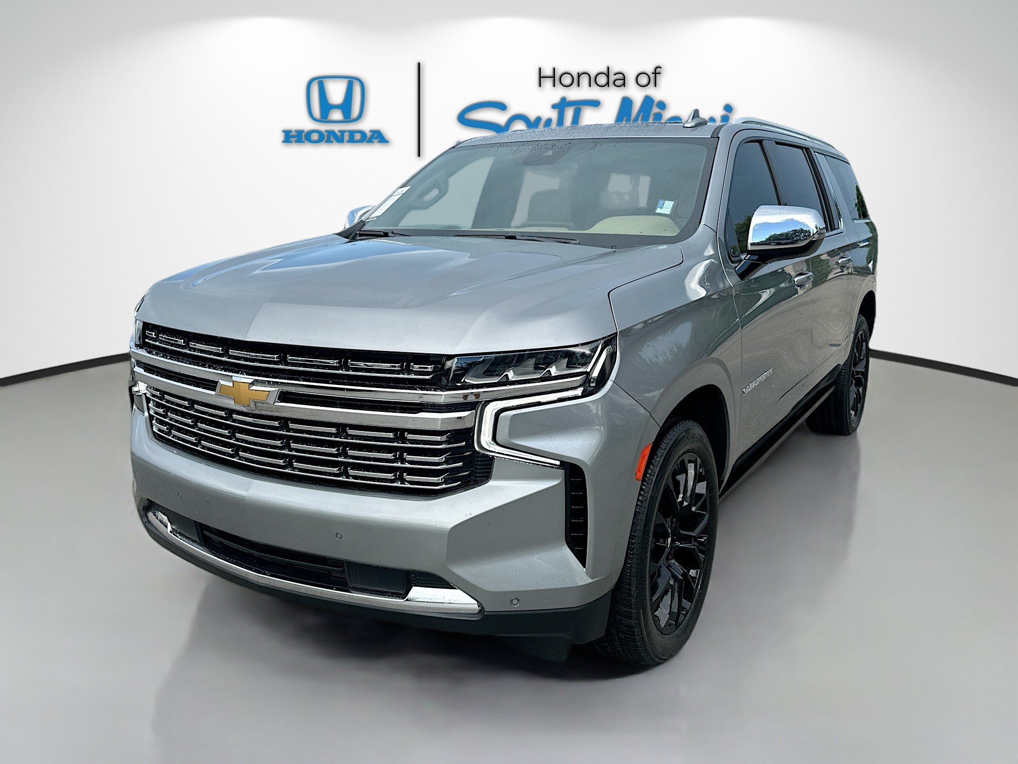 Used 2023 Chevrolet Suburban Premier RWD image 3