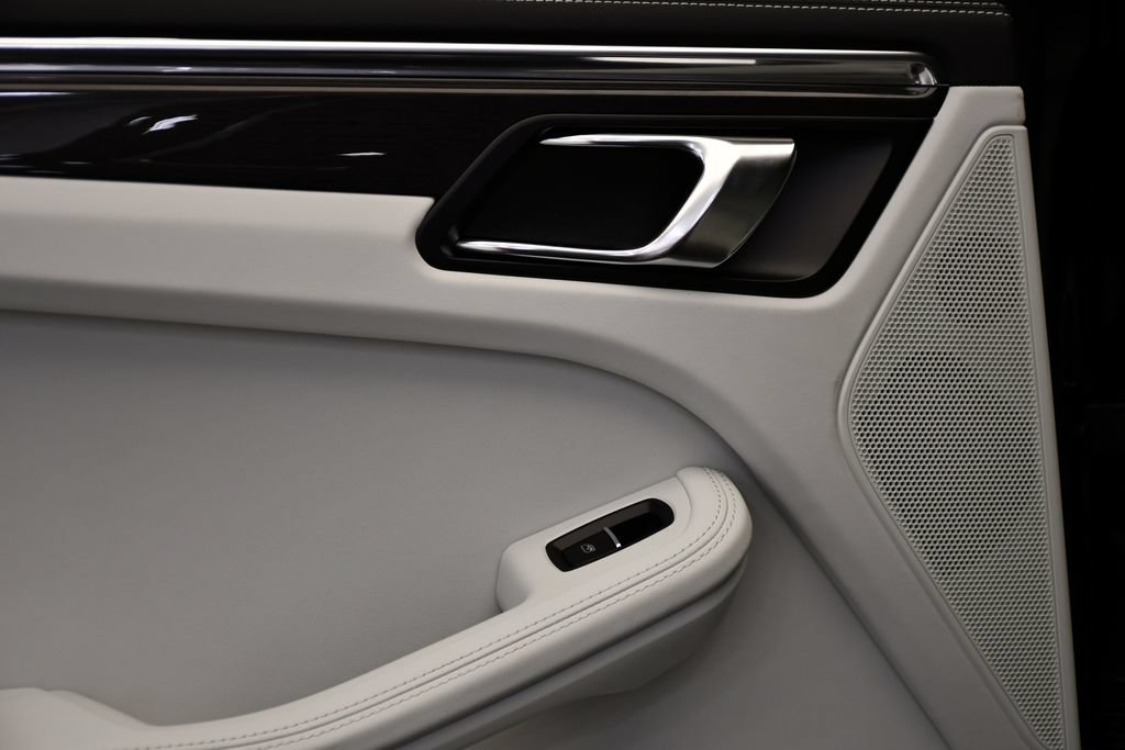 Certified 2026 Porsche Macan Turbo AWD/4WD image 43