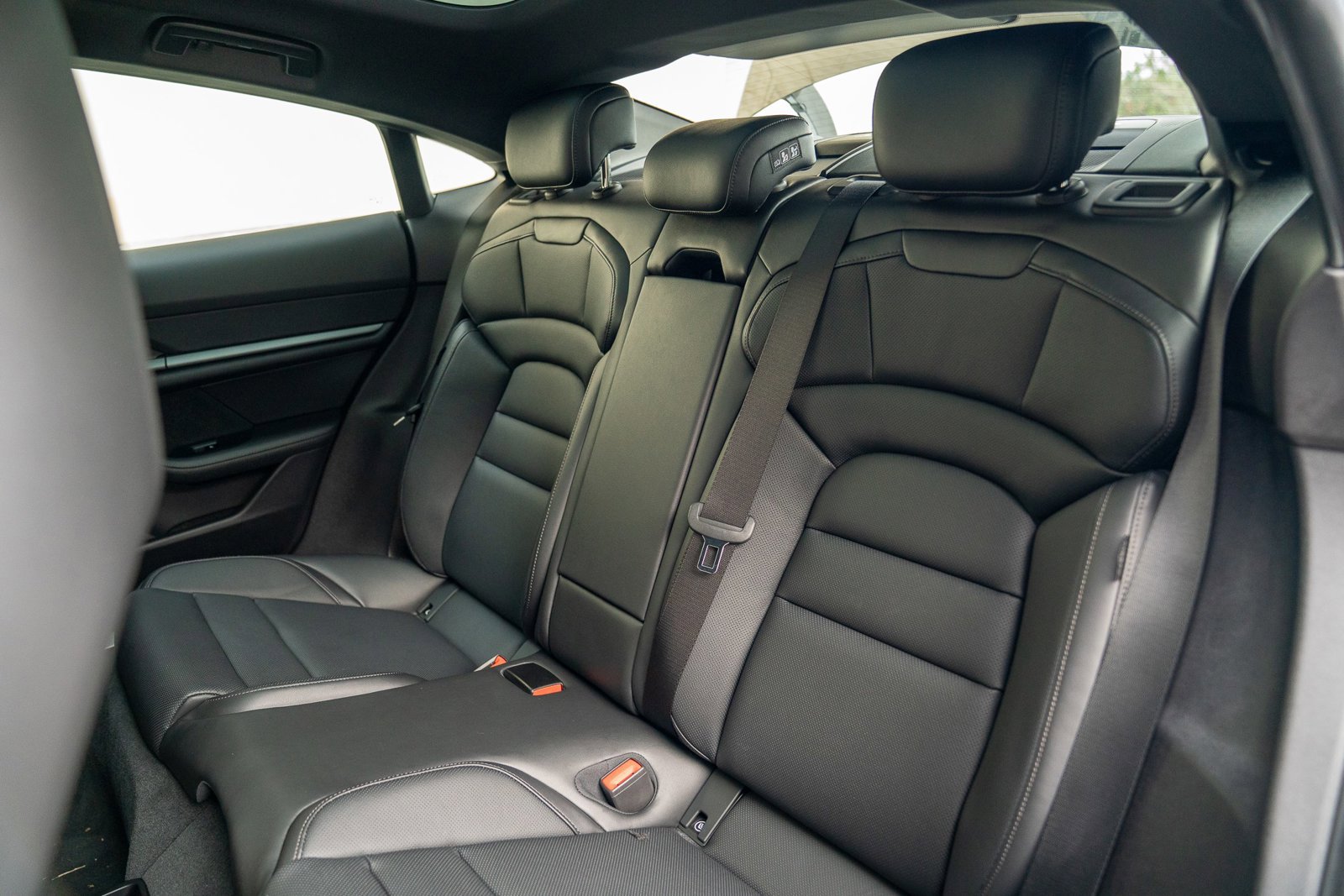 Used 2025 Porsche Taycan image 22