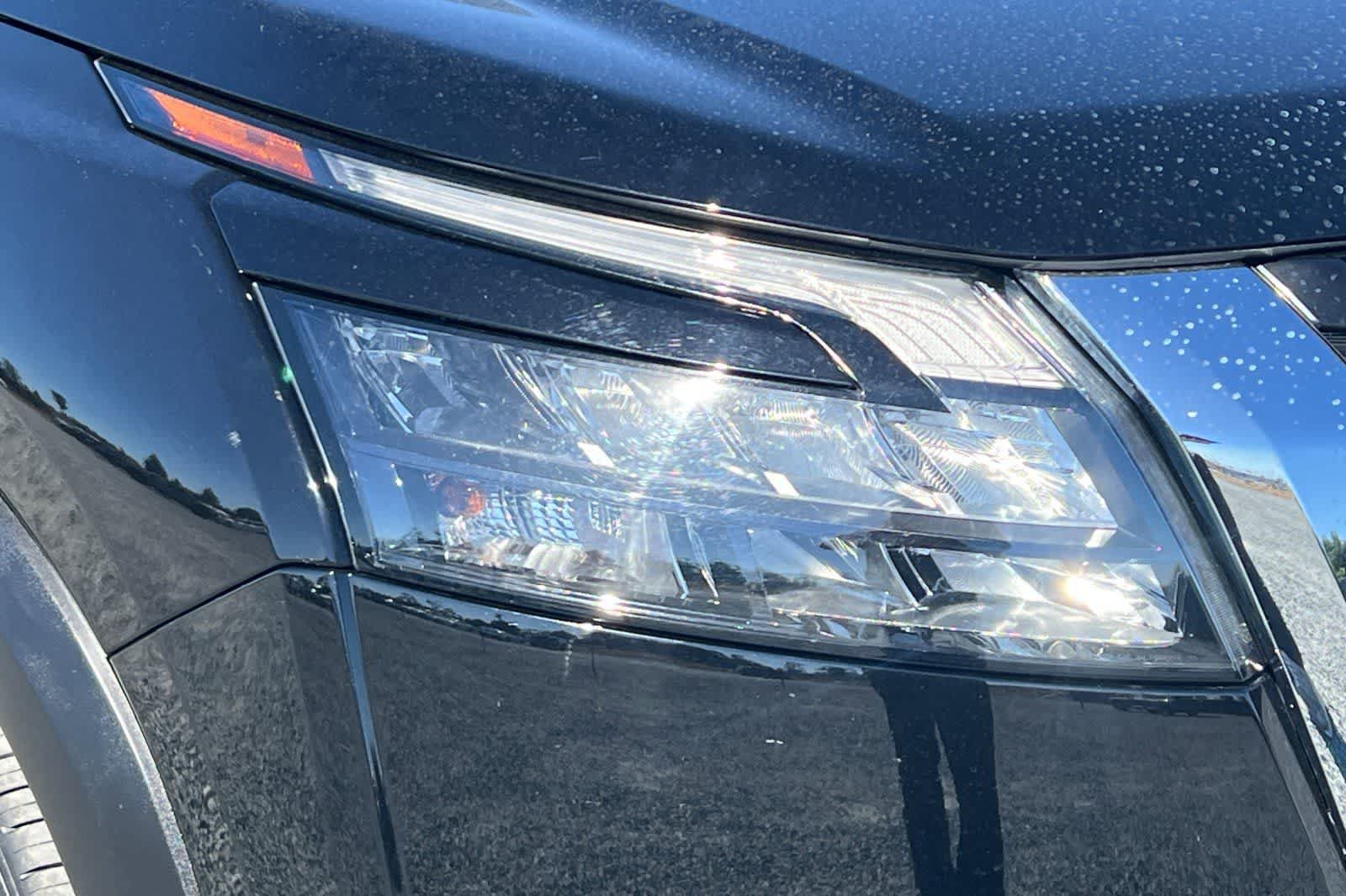 Certified 2024 Nissan Pathfinder SV FWD image 34