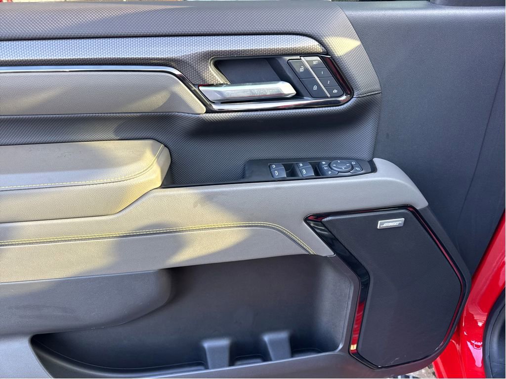 Used 2025 Chevrolet Silverado 2500 ZR2 w/ Technology Package image 11