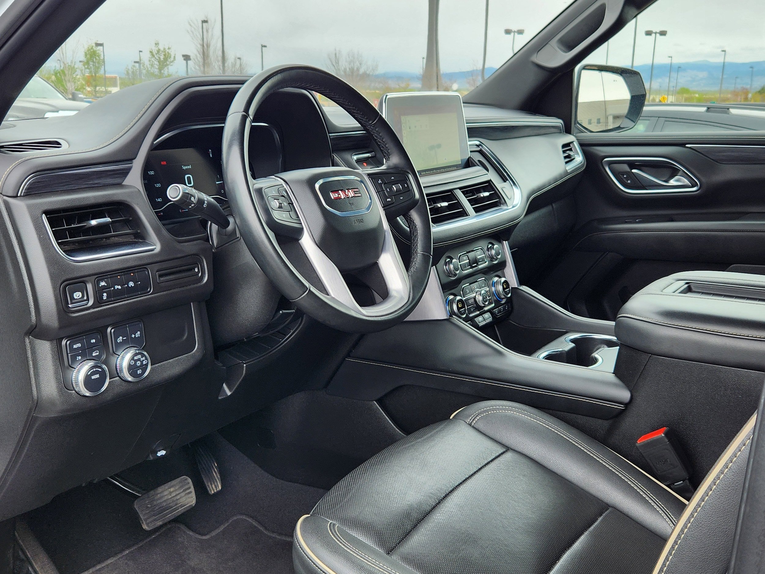 Used 2024 GMC Yukon SLT AWD/4WD image 9