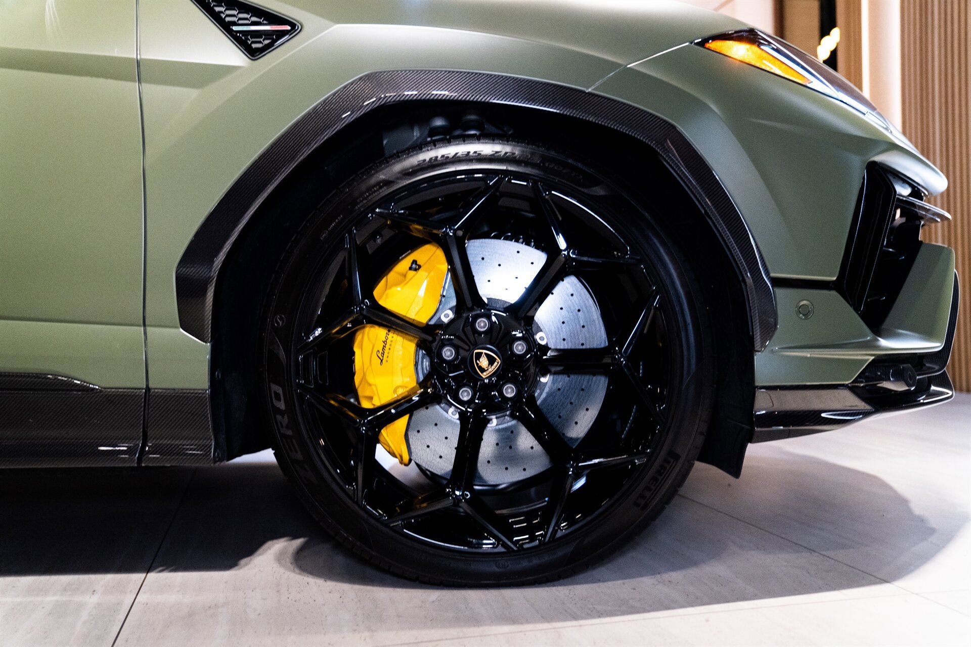 Used 2023 Lamborghini Urus Performante AWD/4WD image 11