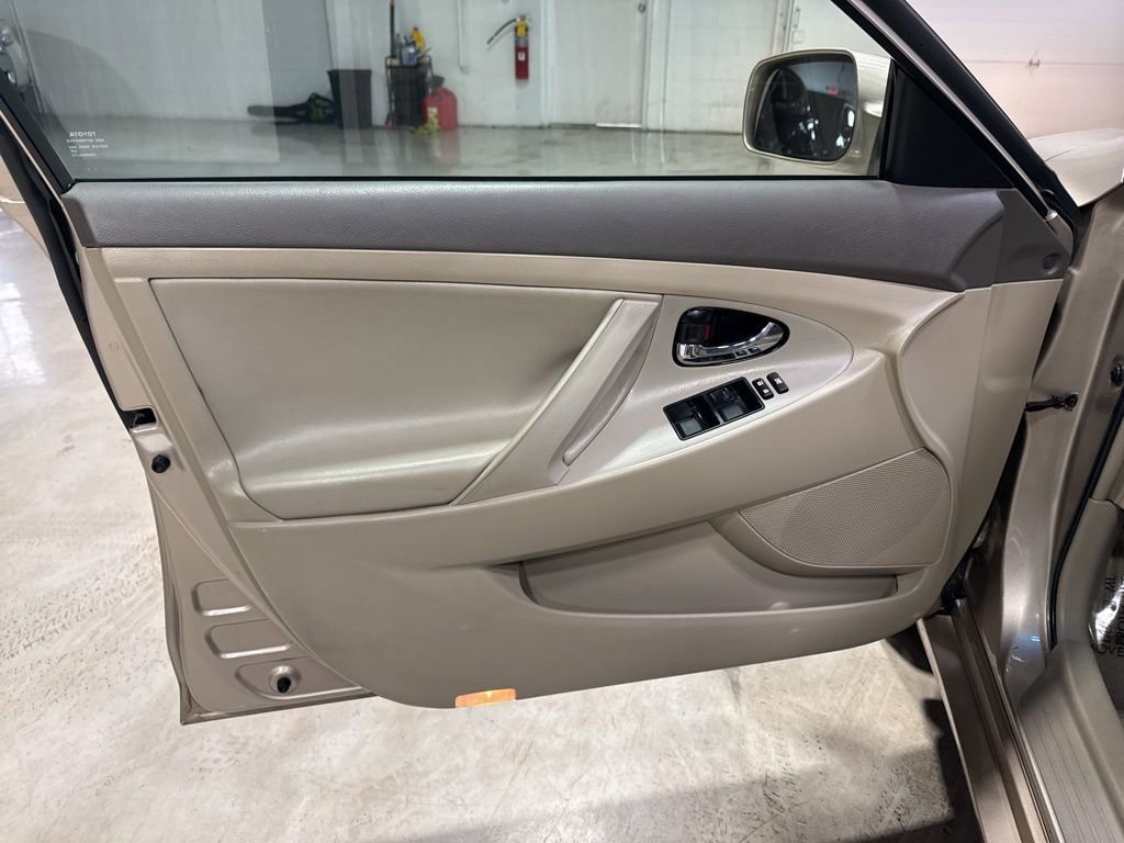 Used 2009 Toyota Camry Hybrid image 25