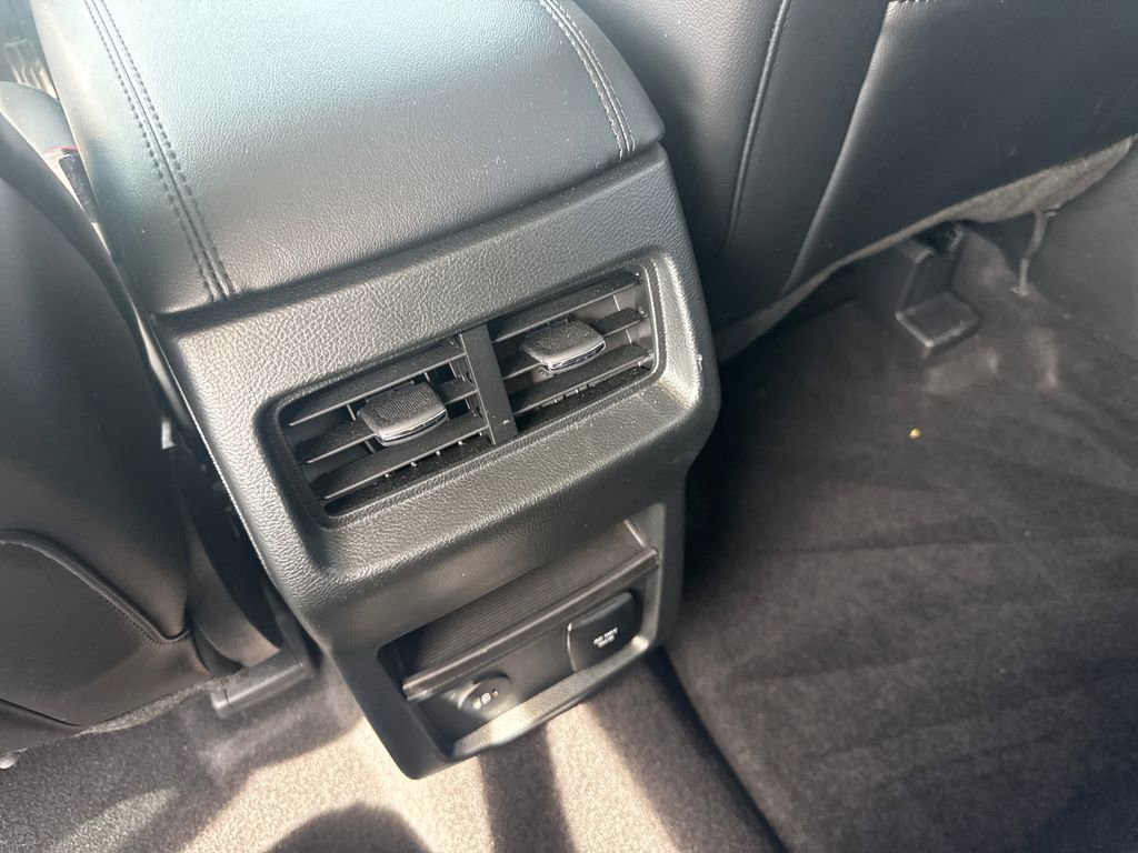 Used 2024 Ford Edge SEL w/ Convenience Package image 18