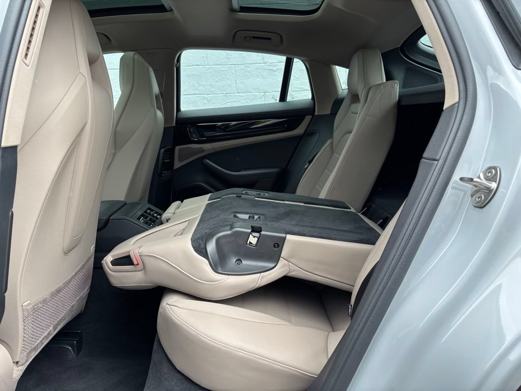 Certified 2025 Porsche Panamera 4 AWD/4WD image 9