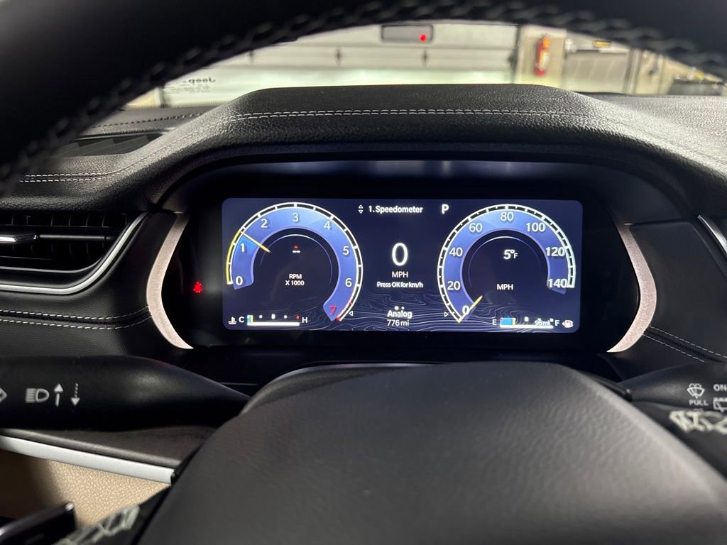 New 2025 Jeep Grand Cherokee Limited w/ Black Appearance Package image 15