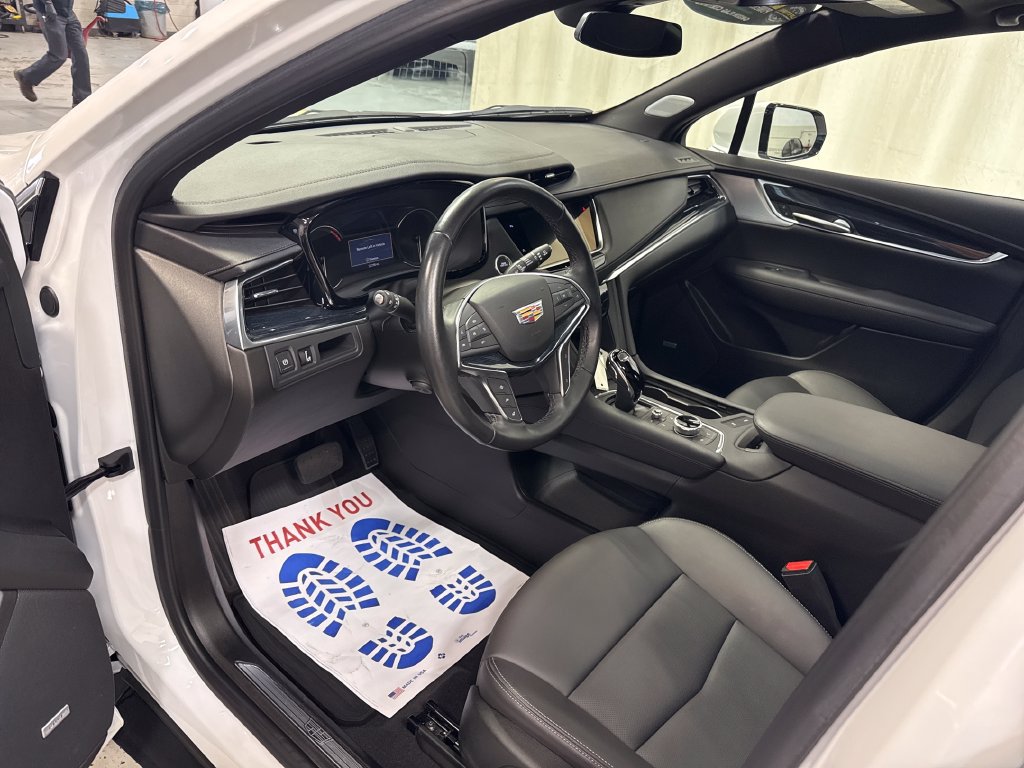Used 2024 Cadillac XT5 Premium Luxury AWD/4WD image 2