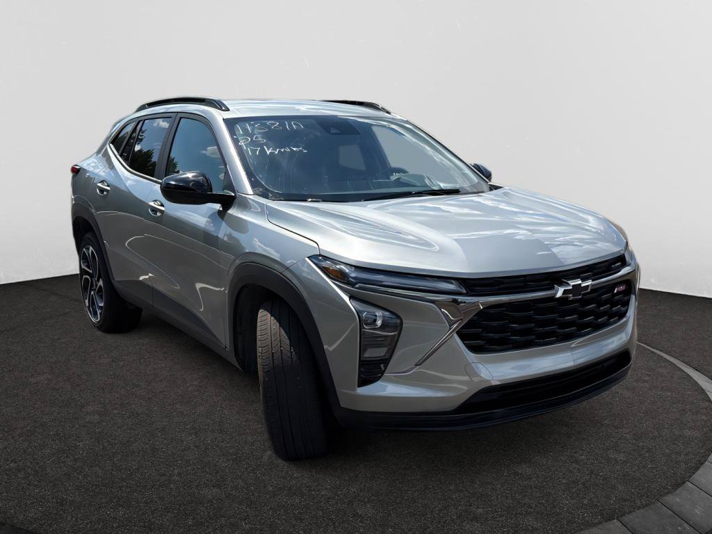 Used 2025 Chevrolet Trax RS w/ Driver Confidence Package FWD image 3