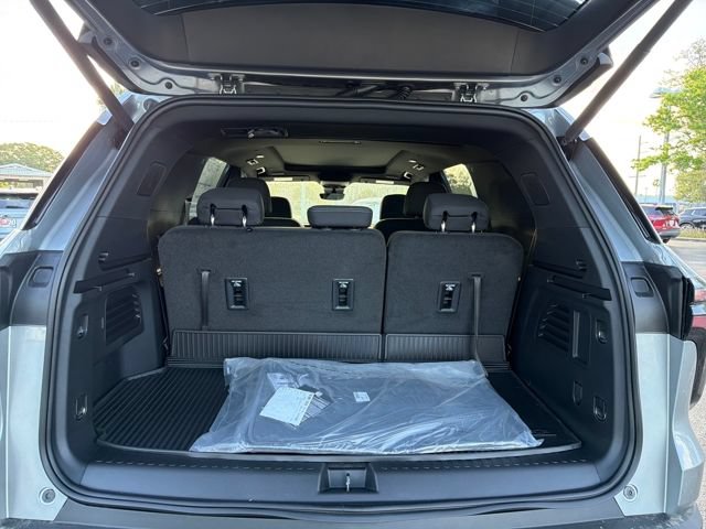 New 2026 Chevrolet Traverse LT w/ Sun and Wheel Package FWD image 12