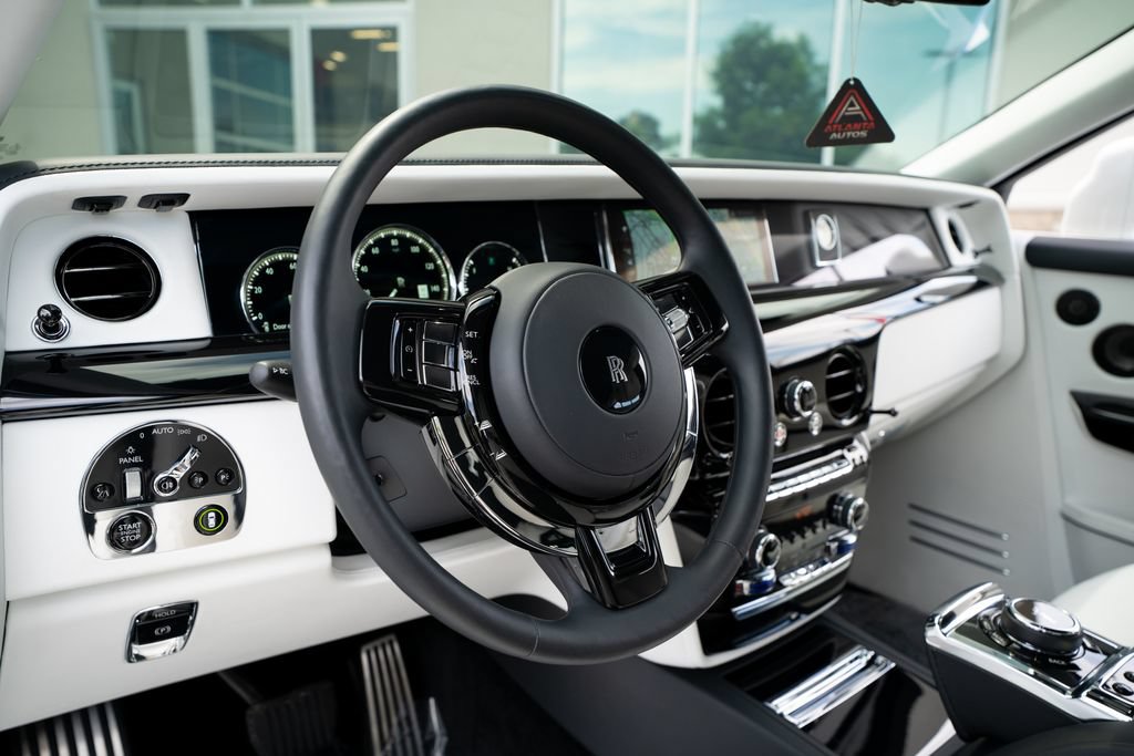 Used 2022 Rolls-Royce Phantom Sedan w/ The Phantom Package RWD image 31