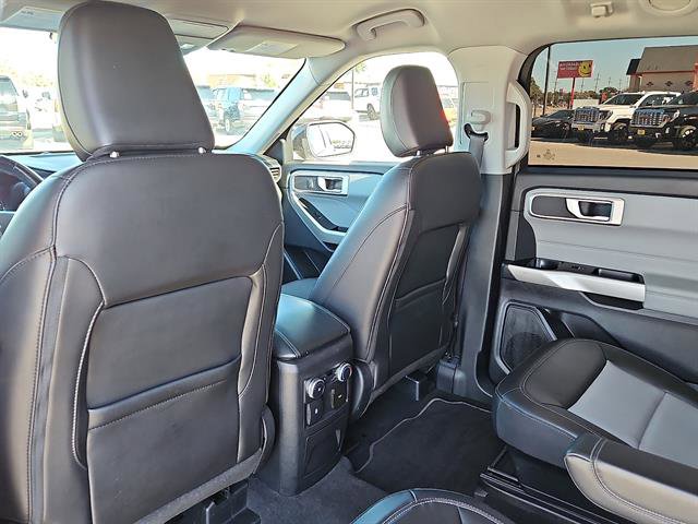 Used 2022 Ford Explorer XLT w/ Equipment Group 202A image 9